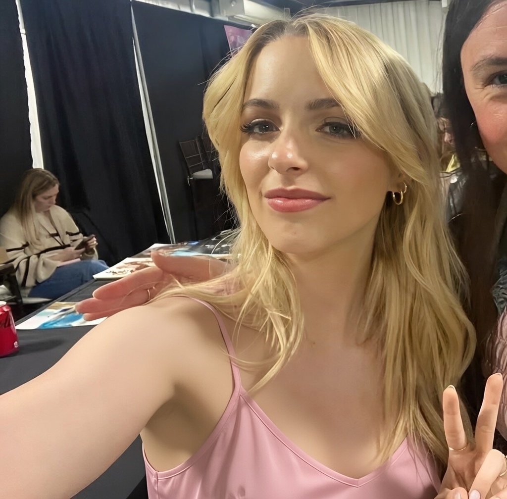 Ellefaning0's tweet photo. McKenna Grace 🇺🇸 https://t.co/RpYtsFdmNP