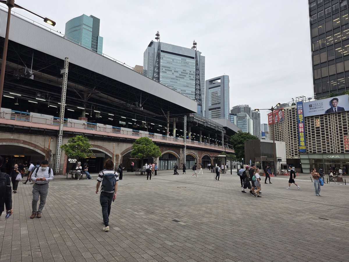 m__salamander's tweet photo. 新橋（に来た富山）のサラリーマン https://t.co/eNhwYCd5Gm