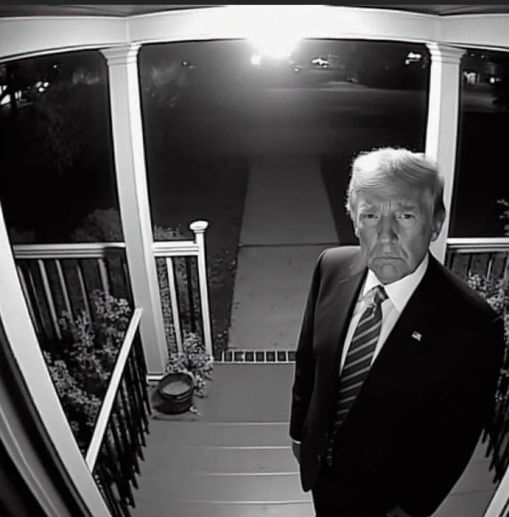 _josephine0_'s tweet photo. What would you do if this man was outside your door at 2:17AM? https://t.co/4dZ1n6GGq6