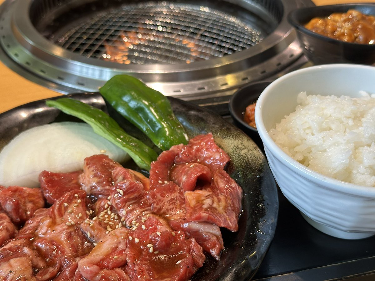 riceball246's tweet photo. お昼ごはん
焼肉坐旺さんで焼肉ランチ🥩🍚
ひさしぶりにひとり焼肉屋さんきた
(　ﾟдﾟ)ﾝﾏｯ!✨✨ https://t.co/zpv3wqdhKM