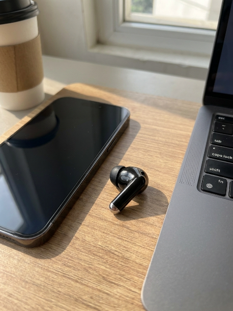 mongkiripiw's tweet photo. Gak ekspek TWS seratus ribuan punya desain tangkai mini se-enteng 2,4g yang nyaman banget di telinga, plus suara efek spasial 3D-nya jernih tanpa putus pas dipake seharian.
https://t.co/FLkalzS73b
#tws #earphonebluetooth #headset #lenovo https://t.co/MgOJbA8LvZ