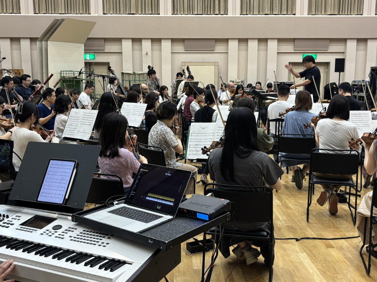 Osaka_phil's tweet photo. 今日は明日7/7《キングダム・シネマコンサート》のリハーサル🎻2019年公開の映画「キングダム」第1作を、フルオーケストラの生演奏でお楽しみいただける演奏会です🎞️指揮は井田勝大さん✨現在S席（前方注釈付き席）のみ販売中です🎵迫力ある映像と演奏をどうぞお楽しみに😊
▶️https://t.co/Km6B1MSg1l https://t.co/EaPYQAZUCt