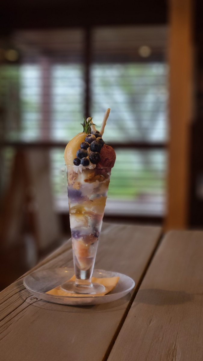 hakko_ooshika's tweet photo. 桃とブルーベリーのパフェ　始めました。
(冷やし中華始めました。的な
HAKKO 夏の風物詩～) https://t.co/jWOUQ4DA2M