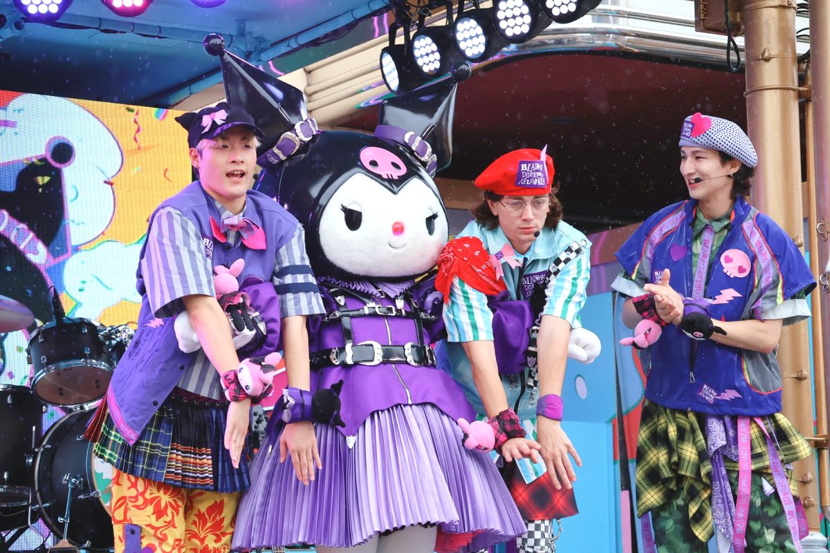 6mikan10's tweet photo. 2026.7.6 ステ上グリ
メロぬいVSクロミぬい
実写版？☺ポーズ対決✨

#クロミライブ
#USJ https://t.co/i7C8F5x4Kr