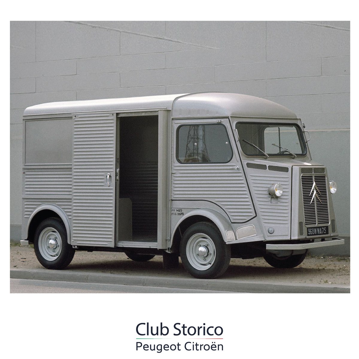ClubStorico's tweet photo. 👉 Al Salone di Francoforte nel settembre 2011 @Citroen presenta il concept car Tubik, omaggio al TUB del 1939 da cui deriva il ben più celebre HY, il classico furgone a lamiere ondulate usato per la posta o i gelati, 500 mila unità in 33 anni!

👉 https://t.co/1bbz00Dsyu https://t.co/yuBS4yOZT5