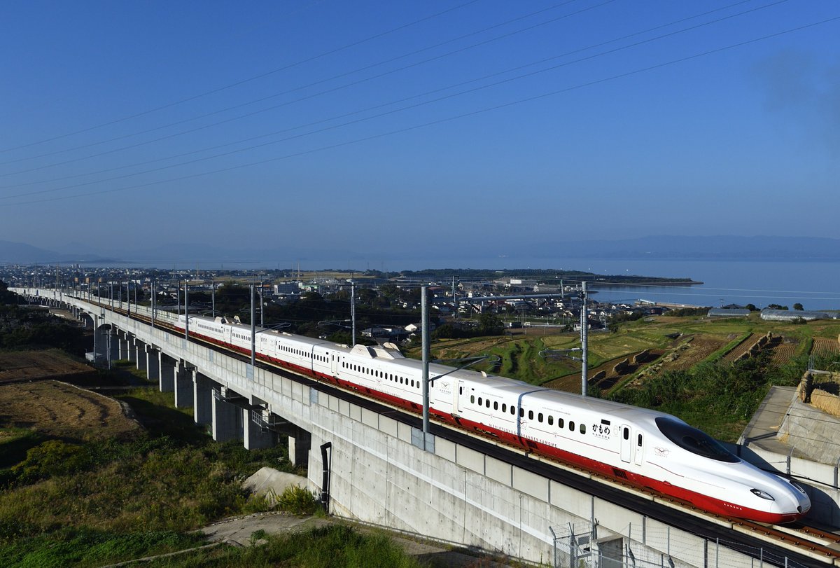 akym__0001's tweet photo. お次は西九州N700S！
開業数ヶ月、まだ綺麗な姿で走る"かもめ"

全検明けで碍子覆いを塗らなくなるとは思わず…
Y5の試運転に行っておけば良かったなと少し後悔しつつも、キロ数も短く撮影出来るところが限られてるので、割とお腹はいっぱいなんです。 https://t.co/46BjKkmnjn