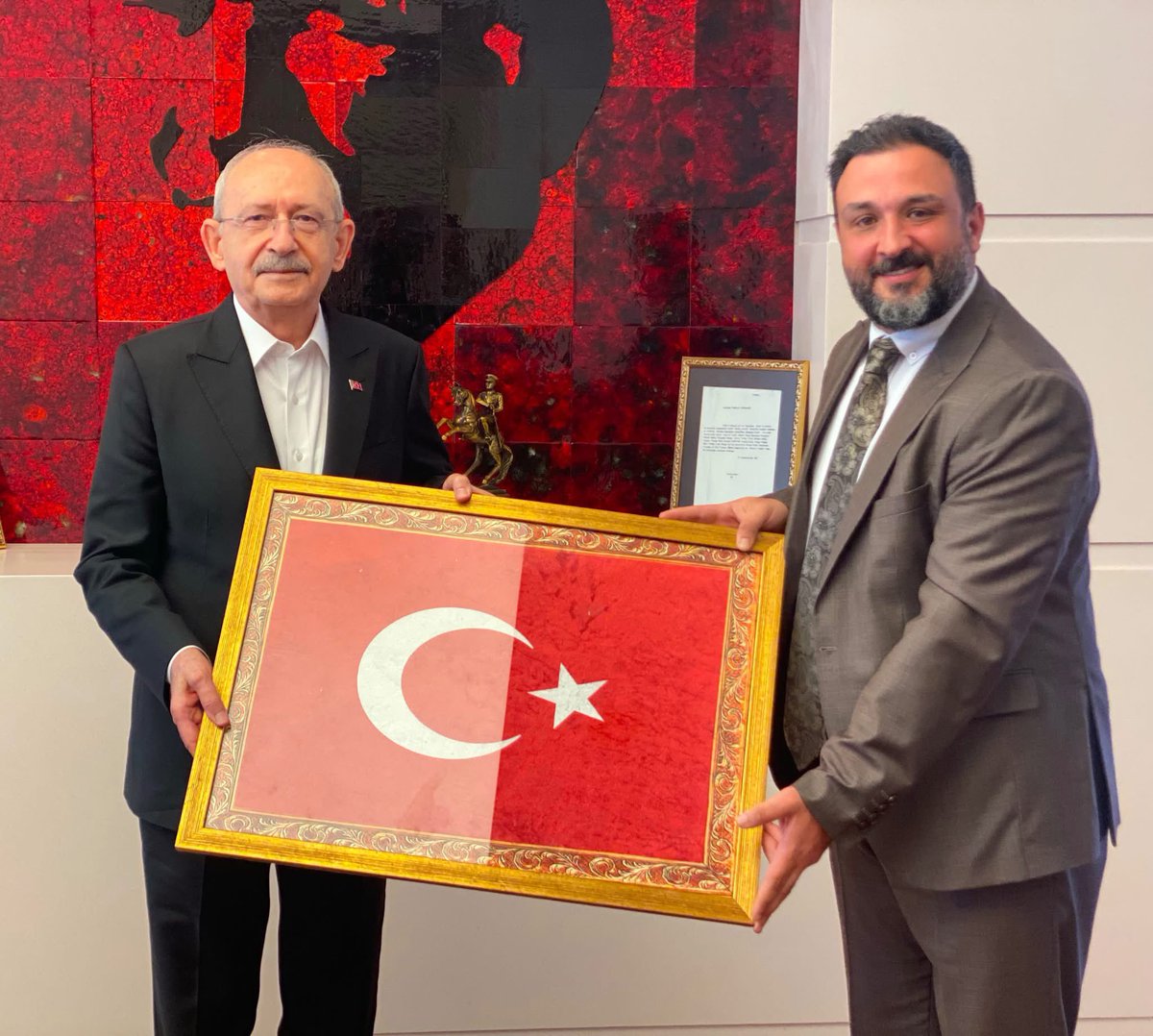 dbiran's tweet photo. Herkesin ilgiyle izleyeceği özel röportaj, bu akşam sizlerle.
@kilicdarogluk https://t.co/4L1DGAOBDn