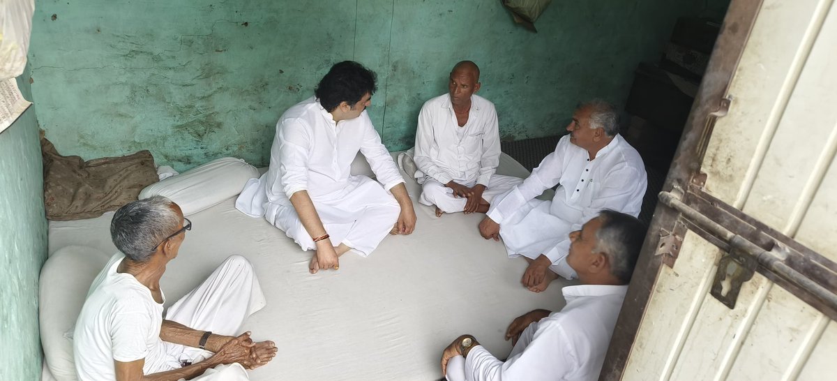 bishnoikuldeep's tweet photo. 3. आदमपुर में आज अपने परिवारजनों, शुभचिंतकों और साथियों के बीच पहुँचकर उनके सुख दुःख में शिरकत की।
अपनों के बीच बिताया हर पल आत्मीयता, अपनत्व और विश्वास से भर देता है। ईश्वर से सभी के सुख, समृद्धि और उत्तम स्वास्थ्य की कामना करता हूँ। https://t.co/KFHxtgD5Ak
