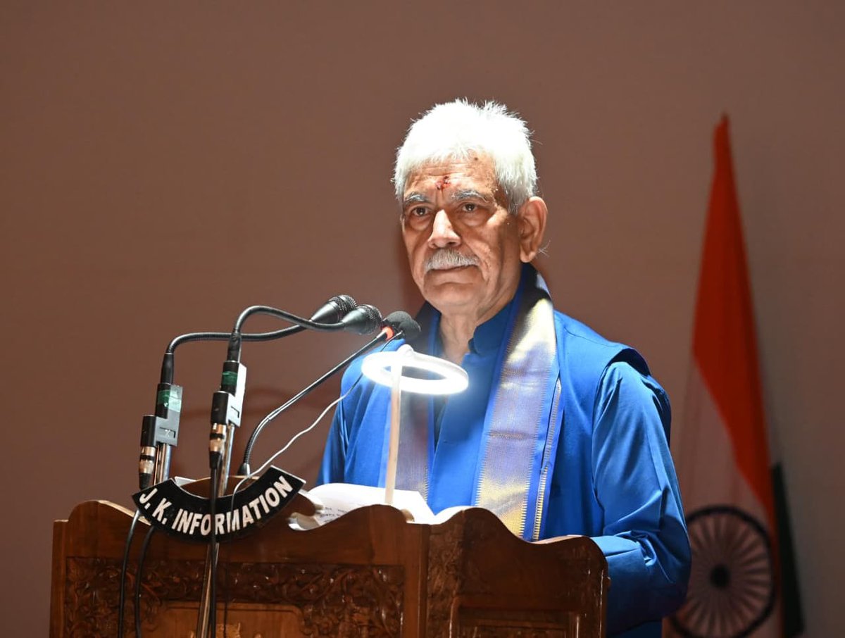 manojsinha_'s tweet photo. Today felicitated 32 talented recipients of Kashmir Women's Organization (KWO) Fellowship, during a ceremony at Lok Bhavan, Srinagar. By challenging deeply entrenched stereotypes, these fellows have redefined what is possible. They embody J&K’s ongoing transformation toward a future built on self-confidence, equal opportunities, and dignity for all.