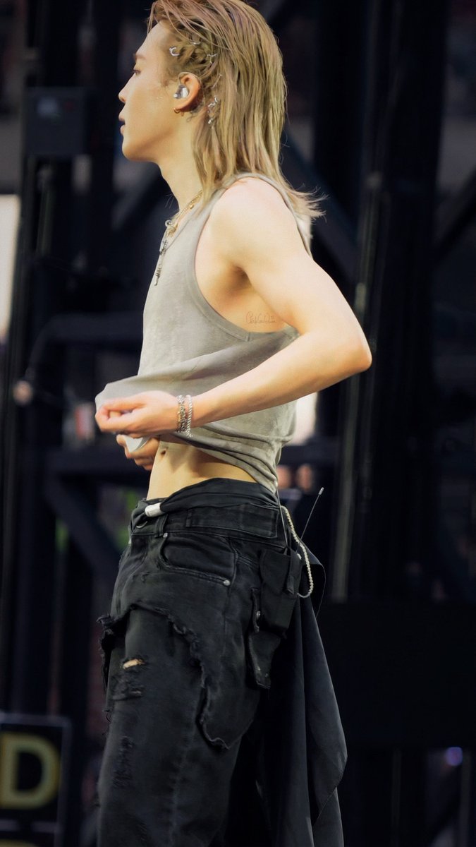 pinkcowqueen25's tweet photo. 20260701 Brussels
Jimin way too sexy 🔥🫣
start a new monday with jimin’s abs😳
#jimin #지민 #bts #방탄소년단 #brussels 
#BTS_ARIRANG_WORLDTOUR_BRUSSELS 
@BTS_twt https://t.co/icGBUvxmXR