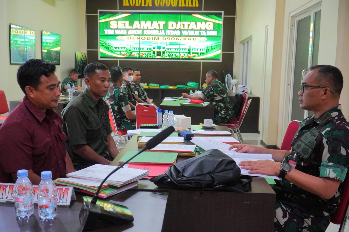 0906Kodim's tweet photo. Tim Was Audit Itdam VI/Mulawarman yang dipimpin oleh Kolonel Inf. Yudha Saktie Purwana, S.Sos., M.M melakukan kunjungan kerja dalam rangka progjagar tahap III dan VI ke Kodim 0906/kkr,

https://t.co/pqwwnsvU1Y https://t.co/hslvpMbIar