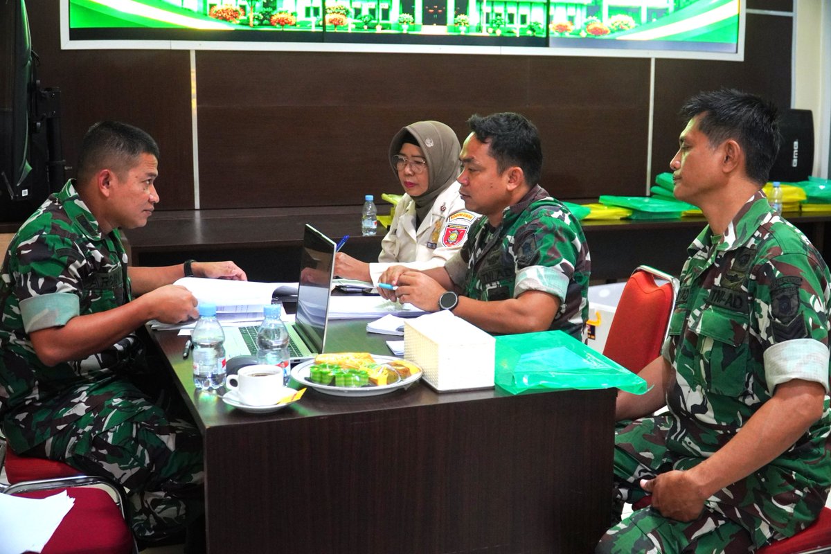 0906Kodim's tweet photo. Tim Was Audit Itdam VI/Mulawarman yang dipimpin oleh Kolonel Inf. Yudha Saktie Purwana, S.Sos., M.M melakukan kunjungan kerja dalam rangka progjagar tahap III dan VI ke Kodim 0906/kkr,

https://t.co/pqwwnsvU1Y https://t.co/hslvpMbIar