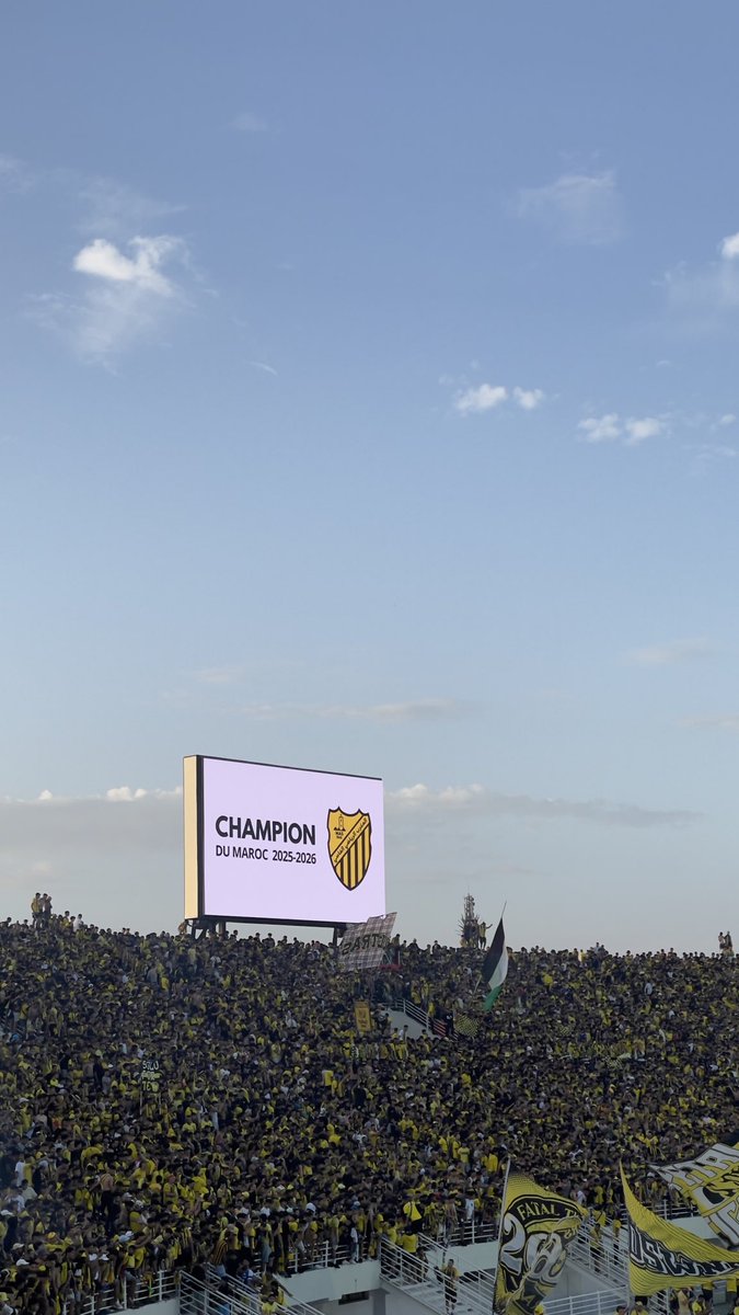 Salmaarh_'s tweet photo. Je réalise toujours pas

ON EST CHAMPIONS DU MAROC🏆💛🖤

41 ANS
41 ans à attendre ce moment 
41 ans à rêver de revivre ça

Aujourd’hui, le MAS est de nouveau sur le toit du Maroc

Al Hamdoulillah
Félicitations à tout le peuple massaoui💛 https://t.co/mlJlbDl3pv