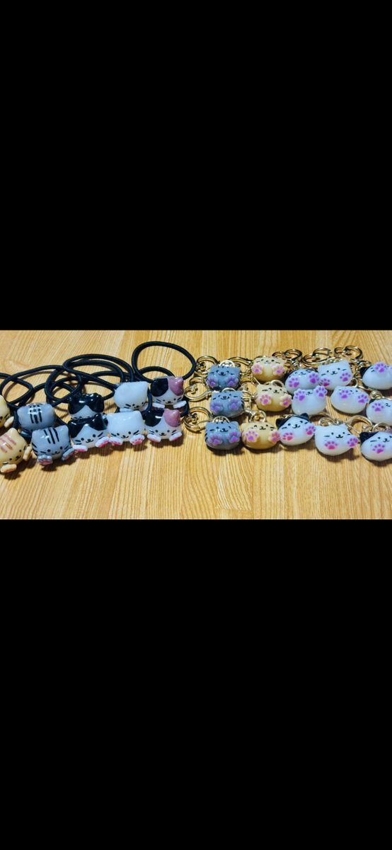 ozzi_art's tweet photo. デザフェスへの出展が決まり、どの子を持って行こうか考えている内に別の新作作りをはじめてしまい、この子も持って行こう！って作っては繰り返し思っていたら
どんどん別作品が増えていってしまいブースに入り切るか心配になってしまう今日この頃…
#デザフェス64 https://t.co/OSSFpVBGYZ