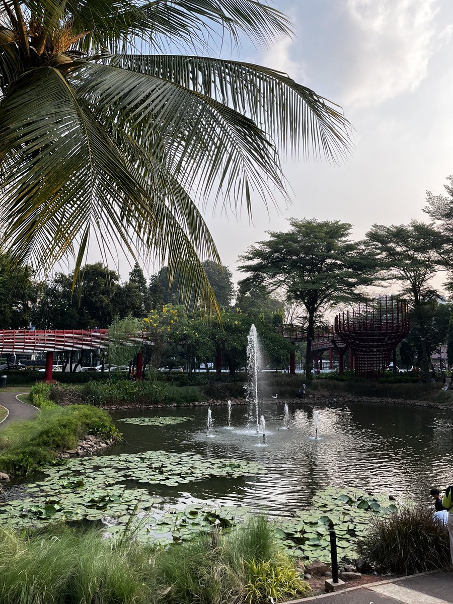 _firdausaa's tweet photo. I LOVEEE this neighborhood :”))) https://t.co/1zXndK42xb