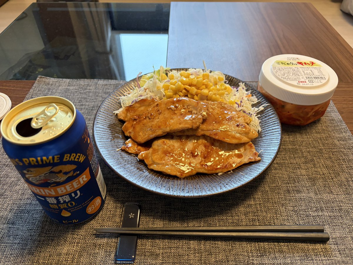 yokoham16631205's tweet photo. 晩酌始め〜😁

しょうが焼きとキムチ☺️

かんぱーい😊🍻

#おうちごはん　#晩酌 https://t.co/wRjzXkRMGU