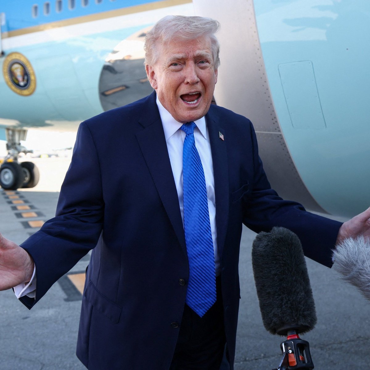 vanpllus's tweet photo. Trump'ın Ankara'da konaklayacağı otel tamamen kapatıldı. (NTV)

• Otelde yalnızca Trump ve 1.000 kişilik ekibi kalacak.
• 190 metrekarelik başkanlık süitinde kurşun geçirmez camlar bulunuyor.
• Duvarlar bombalı saldırılara dayanıklı.
• Otel gizli servis tarafından korunacak. https://t.co/4teM5BJErC