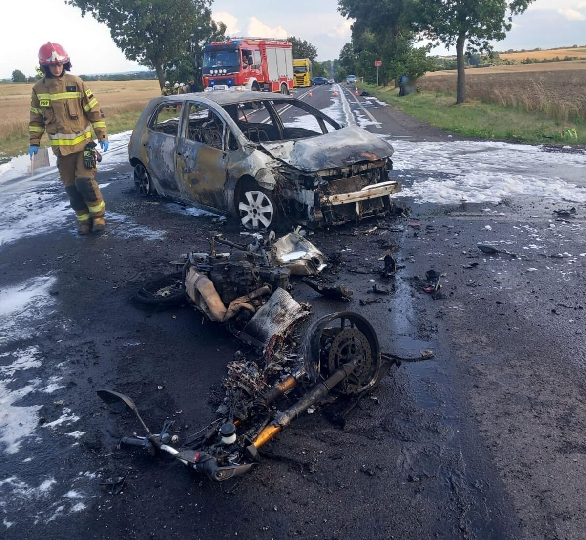 bandyci_drogowi's tweet photo. 19-latka skręcając w lewo, nie ustąpiła pierwszeństwa przejazdu jadącemu z przeciwnego kierunku motocykliście. https://t.co/iMSgpC1Psn