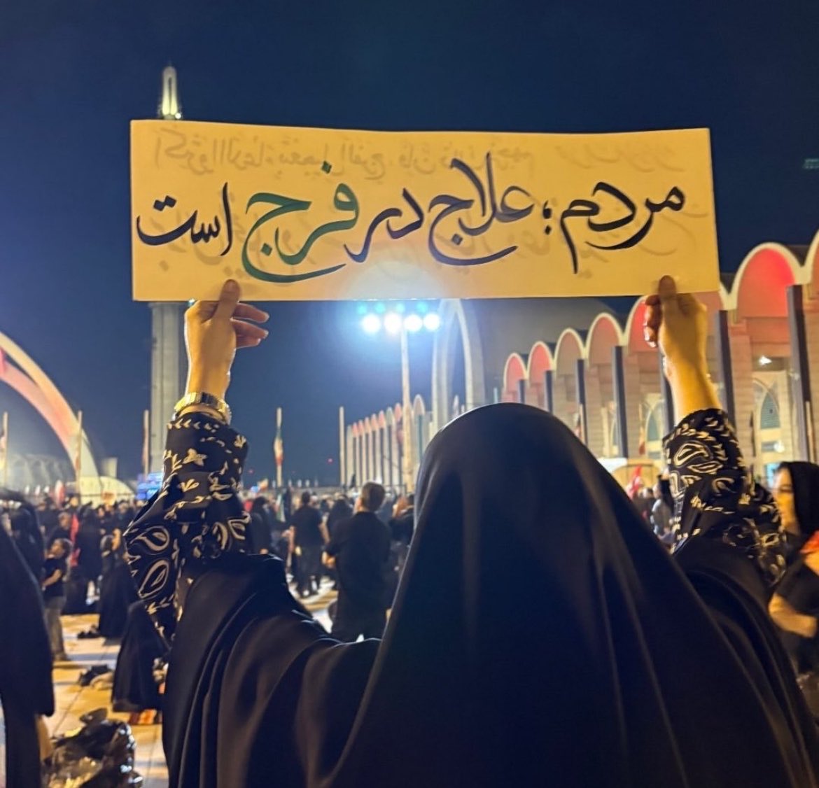 masibe133's tweet photo. امروز کاروان وداع، از قلب تهران عبور میکند. قلبها را همراه کنید. #حی_علی_التهران https://t.co/l3TxmT6YyK