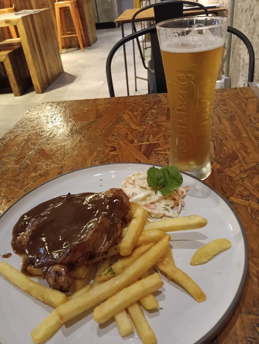mxjulianaheng's tweet photo. When it comes to birthdays, instead of sweet cakes, I prefer patty cakes! ๐๐
Cos they are salty & make me thirsty!! ๐๐
Round 1 : Klasik Beef Burger with Langkau Gin Tonic @merdekarya ๐ฎ๐ฅ
Round 2 : Grilled Chicken with Carlsberg @ Five Cafe ๐บ๐
#birthdaymakan #merdekarya https://t.co/OXEfV1fBts
