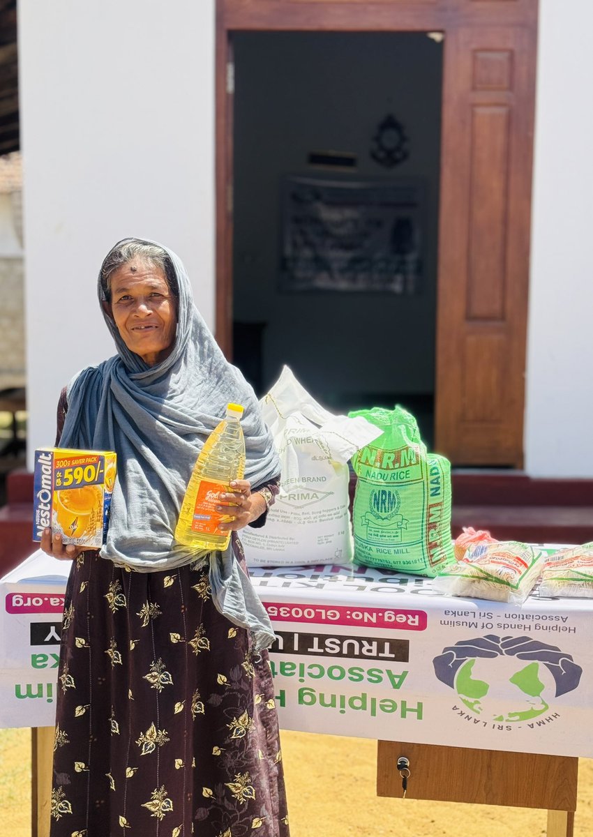 hhma_sl's tweet photo. 🍲 No people should go hungry.

For too many families, summer doesn't just bring rising temperatures it brings empty plates, difficult choices, and uncertainty about the next meal.

Together, we can replace hunger with hope one meal, one family, one act of kindness at a time. https://t.co/hw1GpGsPgx