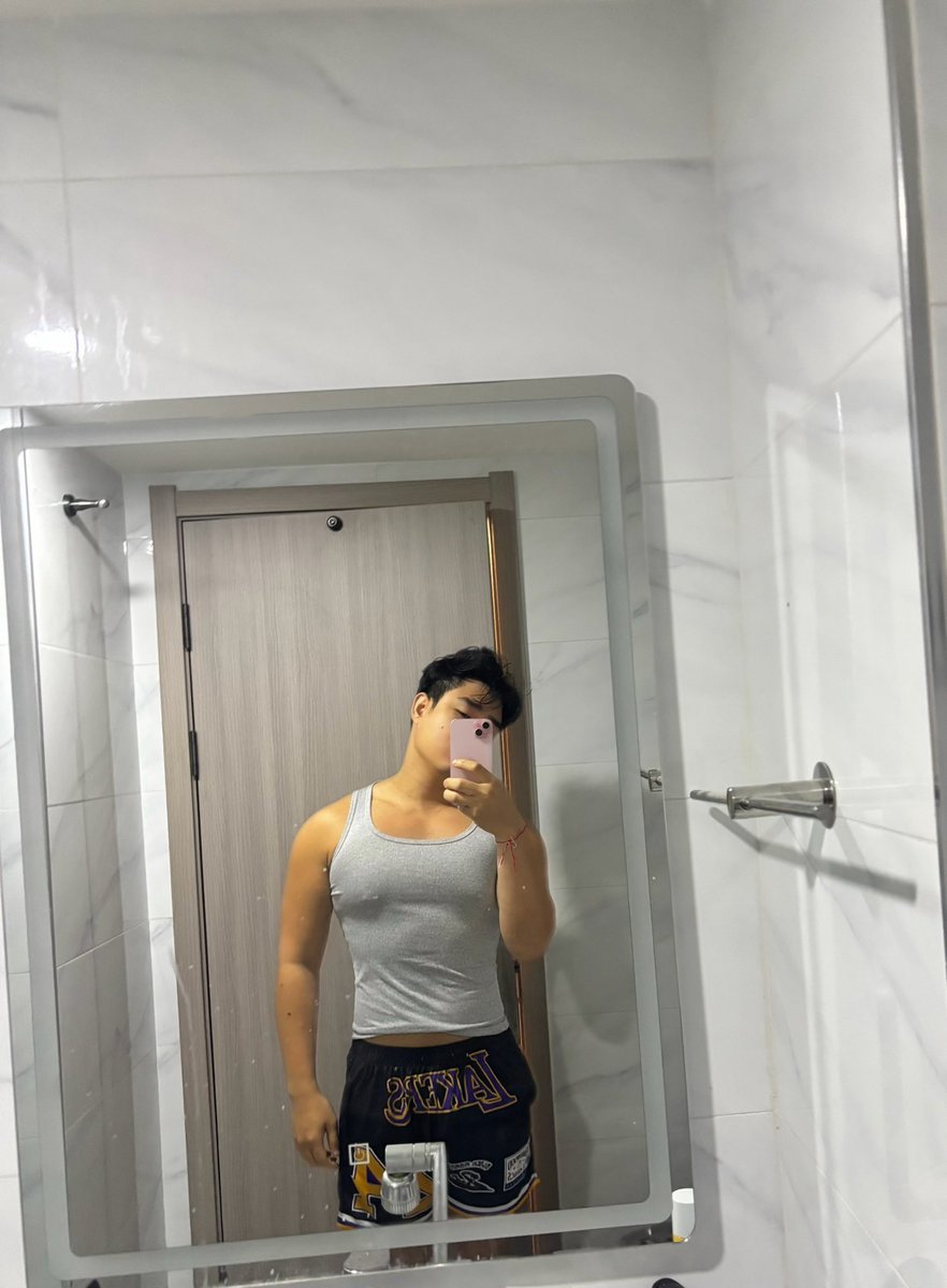 prem_sira's tweet photo. สภาพตอนเช้าเพิ่งตื่น 🤤 https://t.co/dKafrEZ7tw