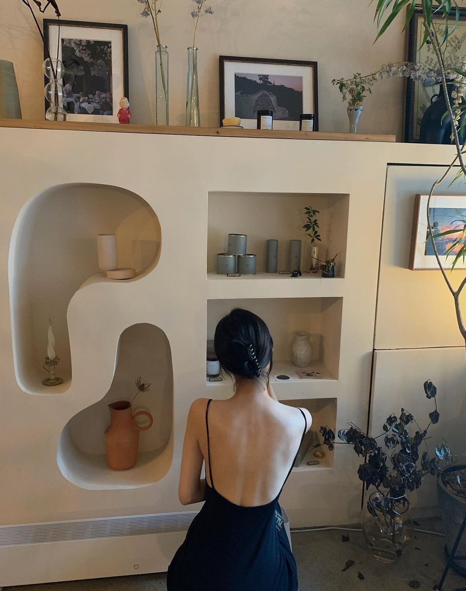 nyliava's tweet photo. backless dress. https://t.co/zowj2NnjIg