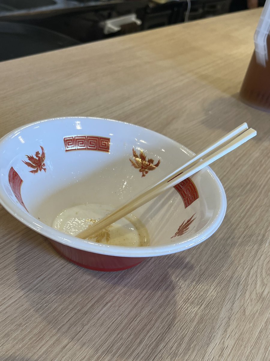 oskkidskitchen's tweet photo. 【事故物件に響いたおかわりの声🤣】
先月のカンクリキッズキッチン特別イベントで
提供した、
食べログ奈良3年連続1位
《麺屋NOROMA》 さんの鶏そば。

美味しすぎた結果…
『おかわりないんですか？』
『スープまで飲み干しちゃいました！』
『もっと食べたい！』
という声が沢山飛び交いました😋 https://t.co/Lfoi6rOMDK