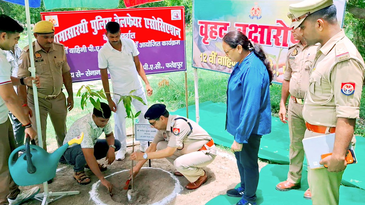 co12pacup's tweet photo. वामासारथी-वन महोत्सव सप्ताह-2026 के अंतर्गत आज  सेनानायक श्री मनोज कुमार अवस्थी के नेतृत्व में उपसेनानायक श्री श्याम देव एवं सैन्य सहायक श्रीमती प्रतिमा सिंह द्वारा वृक्षारोपण किया गया। सभी को अधिकाधिक पौधे लगाकर उनके संरक्षण का संकल्प दिलाया गया। https://t.co/KhTVMb8lTn