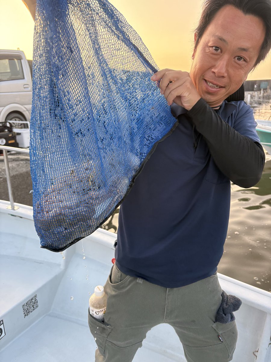 ALLRAID_yn's tweet photo. タコ便

強風の中頑張っていただきありがとうございました！初挑戦のみなさんもバッチリGET！

船中22杯🐙

ご乗船ありがとうございました😊

#伊勢湾　#伊勢湾奥 #知多半島  #タコ釣り https://t.co/VqdKOoVJqj