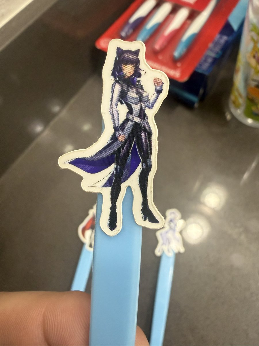 AmyJamiC's tweet photo. I have a fun and awesome #RWBY fact to share for you guys:

These official RWBY spoons are the only thing we have that we can see the full artwork of (Arrowfell) Team RWBY.

I don’t think they publicly put the full body art file of (Arrowfell) Team RWBY on the internet. https://t.co/KIwh7g7FSG