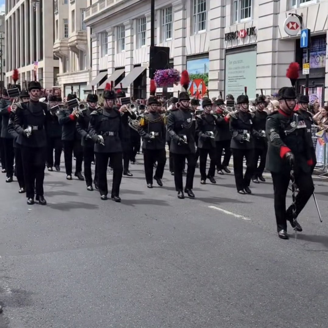 ArmyLGBT's tweet photo. Proud to joint @RN_LGBTQ, @RAF_LGBT, @MODLGBT, @ACF_LGBT and @fightingwpride at Pride in London, another great reception for the squads and the @RIFLESband from the crowds. https://t.co/fA4V2CEfKs