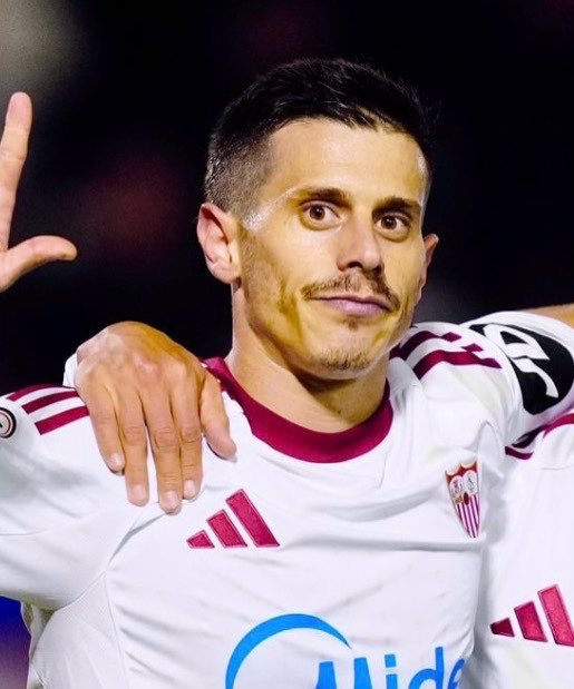 GonzaloTortosa's tweet photo. 🔴⚪️🚨 ÚLTIMA HORA.

❗️ Alfon sufre una rotura fibrilar en el cuádriceps derecho.

Se le detectó ayer en las primeras pruebas médicas antes del comienzo de la pretemporada. 

@elchiringuitotv https://t.co/C6zkgvCKVG
