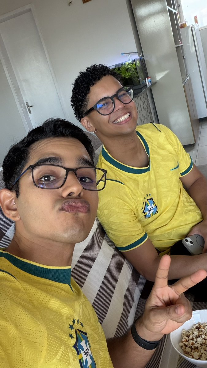 thyagoalgo's tweet photo. Eu e o amor da minha vida sendo brasileiros mesmo na derrota da seleção kkkk https://t.co/wpRxpdYstU