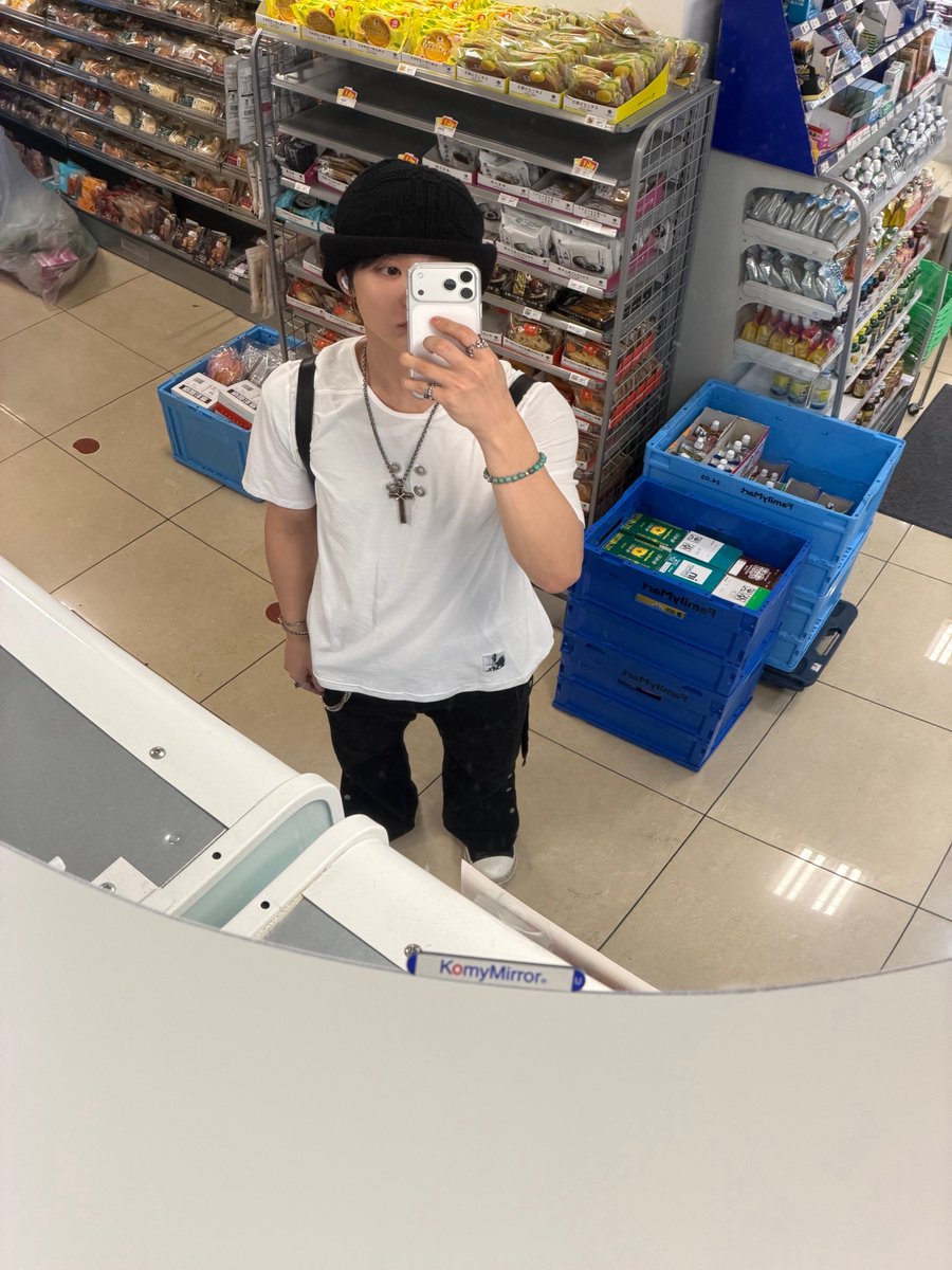JIHOON_BASE's tweet photo. Cutie patootie= JIHOON 🤏🏼 https://t.co/Unv4i8fP7H