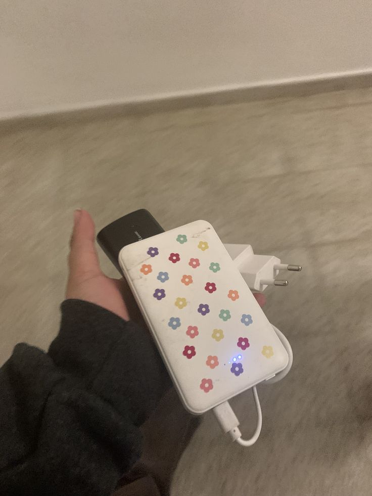 vviollin's tweet photo. Odm itu, ga rekomen soalnya bisa ngerusak baterai hp

Mending beli powerbank dari brand ini aja, kualitasnya jelas &amp; udah MFi-Certified aman buat ngecas produk apple ga bikin baterai health cepet turun

Aku cas hp dua kali full + kipas masih nyisa, beneran bagus banget sumpah https://t.co/Zzp1I4ZAA9
