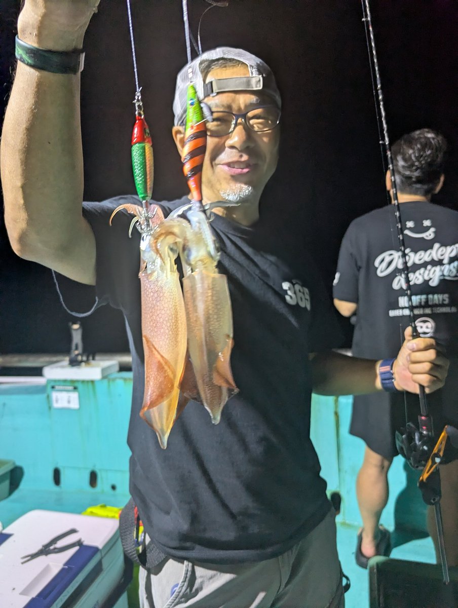 jiro_260's tweet photo. 《🦑》
タコ釣りの次はイカ釣りへ鳥取県は賀露の富栄丸さんへ♬
イカ釣りやのにタコ釣れたり、22時からはお友達に鯵釣りに専念してもらったり今回もめちゃんこ楽しい釣行でした♬
#鳥取県
#富栄丸
#イカメタル
#DIVEDEPT
#UROCO https://t.co/p7LDuU0Plk