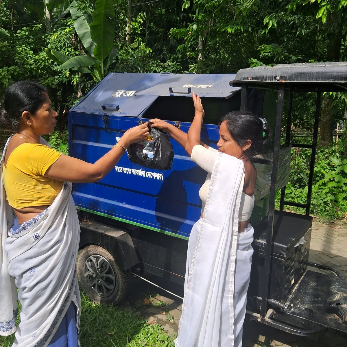 sbmg_assam's tweet photo. #Doortodoorwastecollection commenced in #NagarMahal and #Dichangpar GPs, #Sivasagar, under #SBMG through #SHGs. The initiative promotes waste #segregation, scientific processing, improved #sanitation, community participation, and #sustainablelivelihoods.
#SBMG #CleanAssam https://t.co/ZRmyWSXiEy