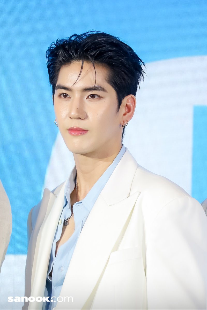 Sanook's tweet photo. "ซี ทวินันท์"และน้อง Avocean ร่วมเปิดตัว Effaclar Supramolecular Oil &amp; Pores Correct นวัตกรรมใหม่จาก La Roche-Posay

ภาพทั้งหมด📸https://t.co/Z12eOYYJlj
🔗https://t.co/fvLyJ5mZbQ
🔗https://t.co/IMNR3arfye

#EffaclarxSeaAvocean
#sea_tawinan
#AVOCEAN
#LaRochePosayTH 
#Sanook https://t.co/MYfTLhSoY2