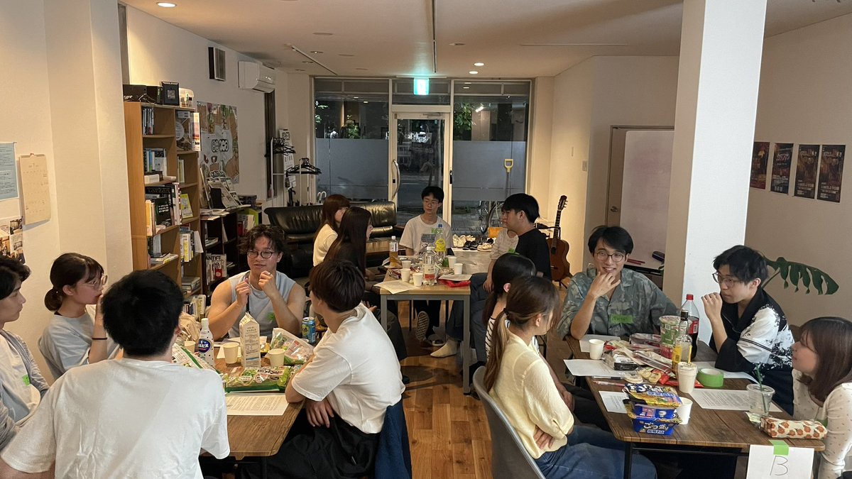 OMOSHIRObase's tweet photo. 先週金曜は、第26回目の逆説ナイトを開催！深夜に究極の2択を議論するこのイベントが、毎度新たな価値観に触れるきっかけになっております！

#富山
#富山大学
#面白ベース https://t.co/vAiL14wRhw