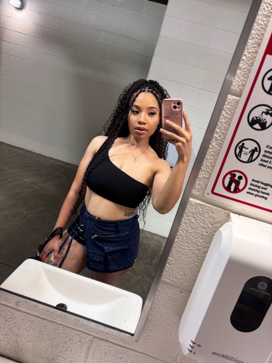 24manda24_'s tweet photo. Night 3 R&amp;B Tour 🔥 Deeeetroiittt https://t.co/g2xQW3hPWv