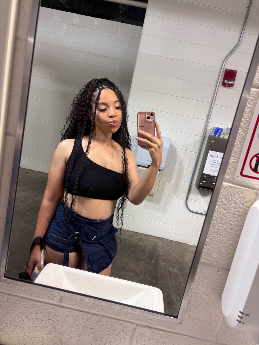 24manda24_'s tweet photo. Night 3 R&amp;B Tour 🔥 Deeeetroiittt https://t.co/g2xQW3hPWv