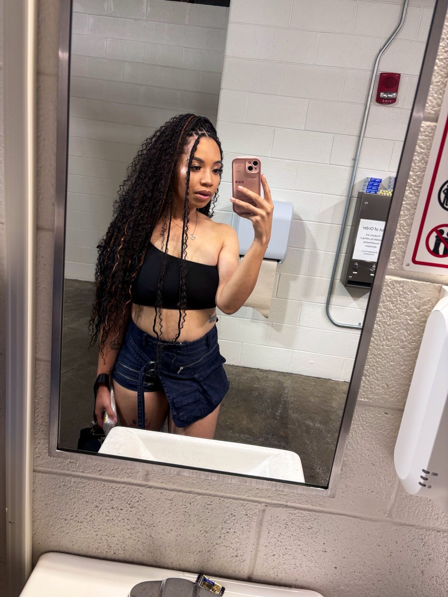 24manda24_'s tweet photo. Night 3 R&amp;B Tour 🔥 Deeeetroiittt https://t.co/g2xQW3hPWv