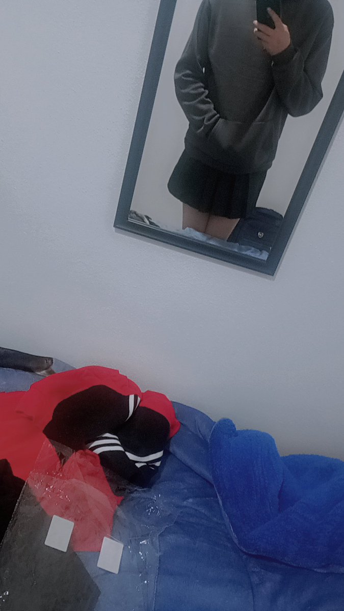 Elparcero7l's tweet photo. Me acaba de llegar mi falda de 😅🫠#femboy #trapito #falda https://t.co/B3ZiU4ZrQ3