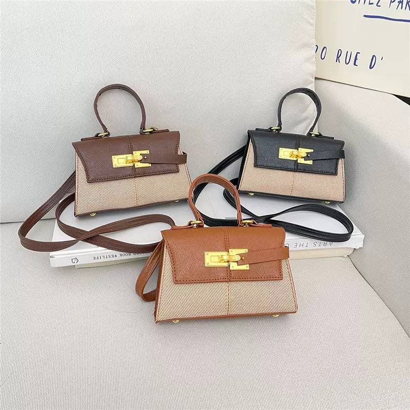 ebohonblessing9's tweet photo. New week. New goals. New bag. ✨
The right bag doesn't just complete your outfit it completes your confidence.
👜 Available now
📍Lagos, Nigeria
DM to order. https://t.co/fxeF6zm6gu