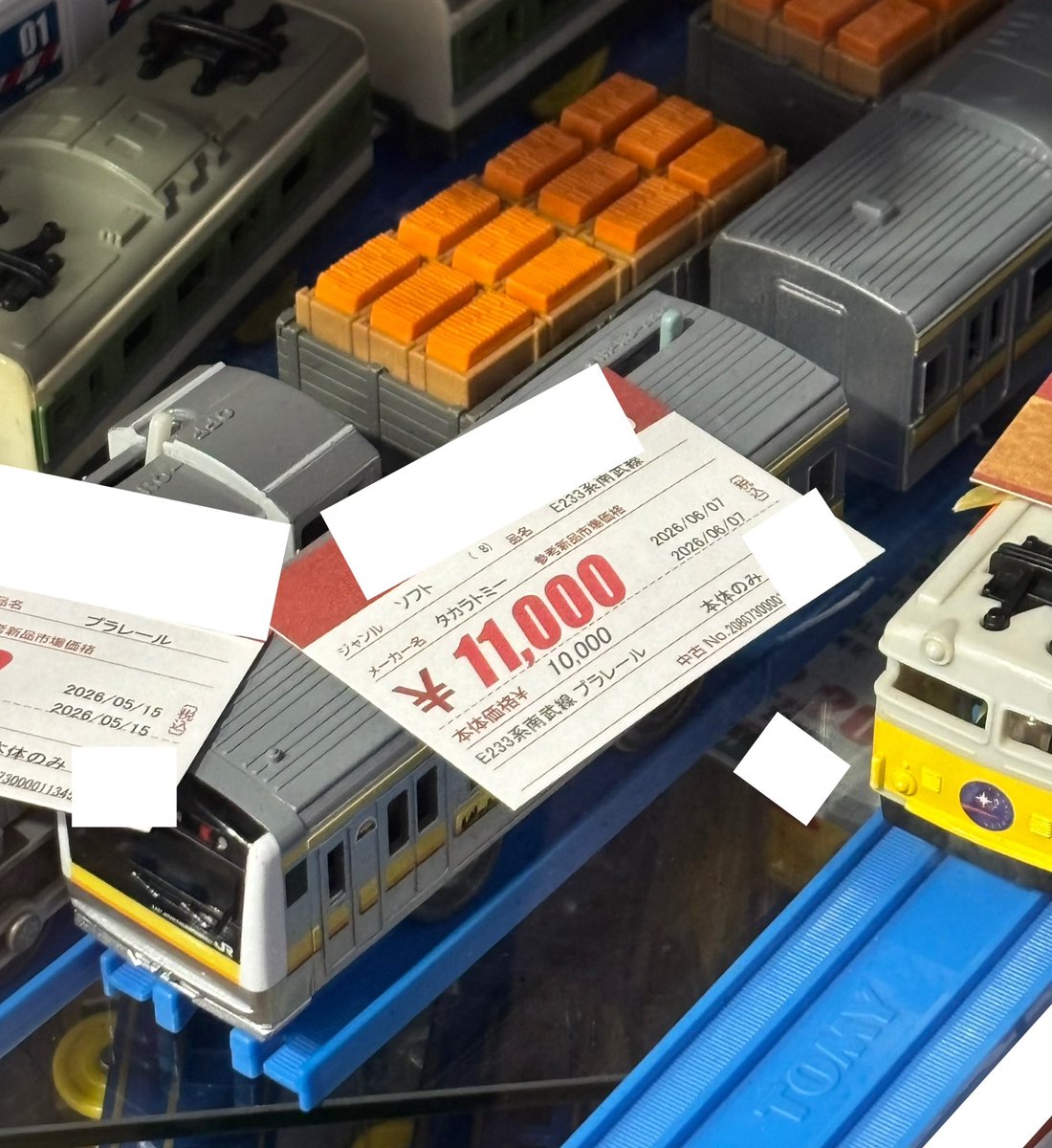 TOYOTA_Longpass's tweet photo. 来月にはプラレール南武線再販されるのにいまだこの値段。
昨日も他のお店で見たけど、プラレール横浜線も再販されたにも関わらず前回品7000円台とか。
南武線も他のお店で10000円台とか。
#プラレール https://t.co/5qFXrM3LbQ