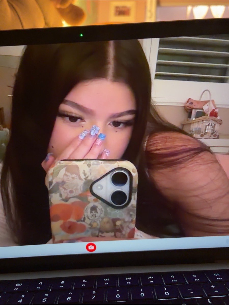 chloe tweet media