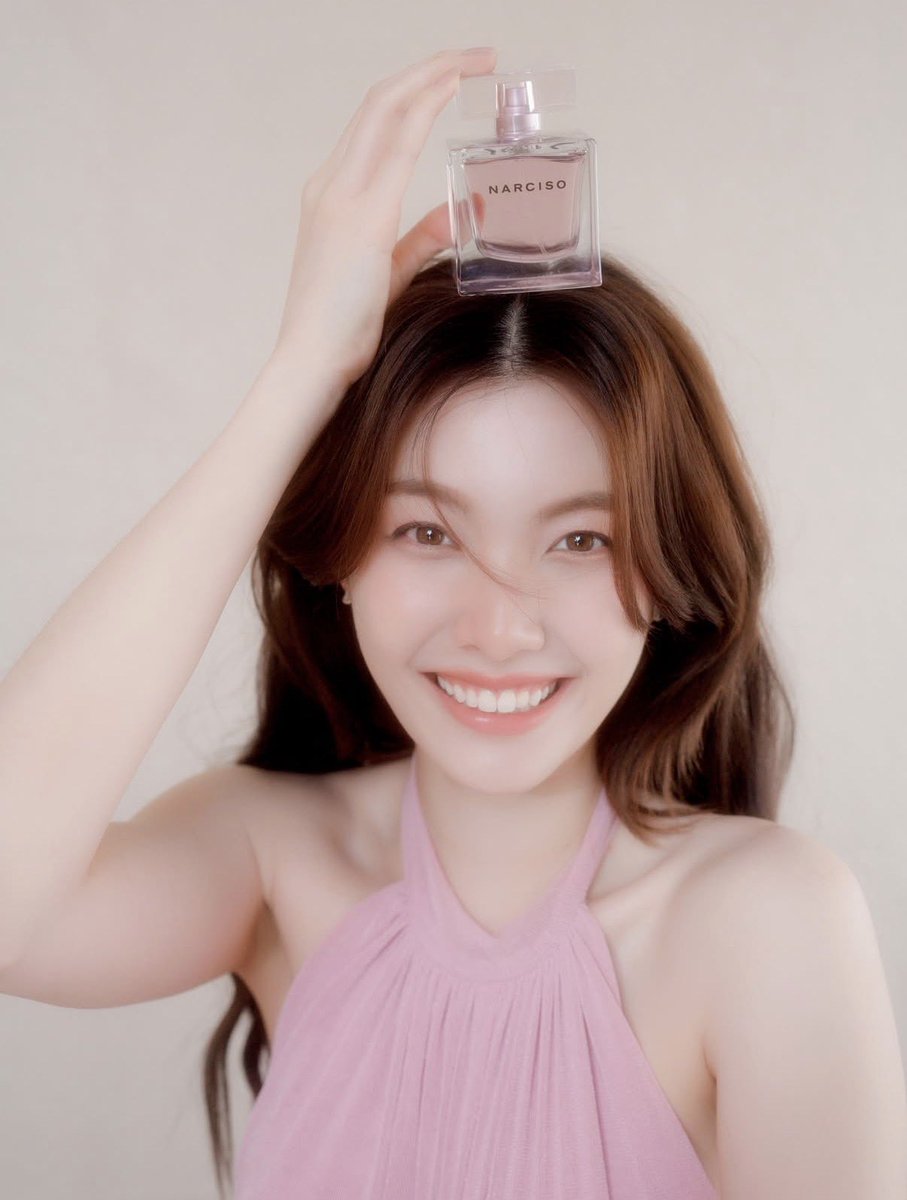 ormsmamihome's tweet photo. 20260706 - Orm has updated her IG post. (1)

Radiant touch, unforgettable scent.
#narcisoradiante @narciso_rodriguez

#OrmKornnaphat #ออมกรณ์นภัส https://t.co/8KIuttlEus