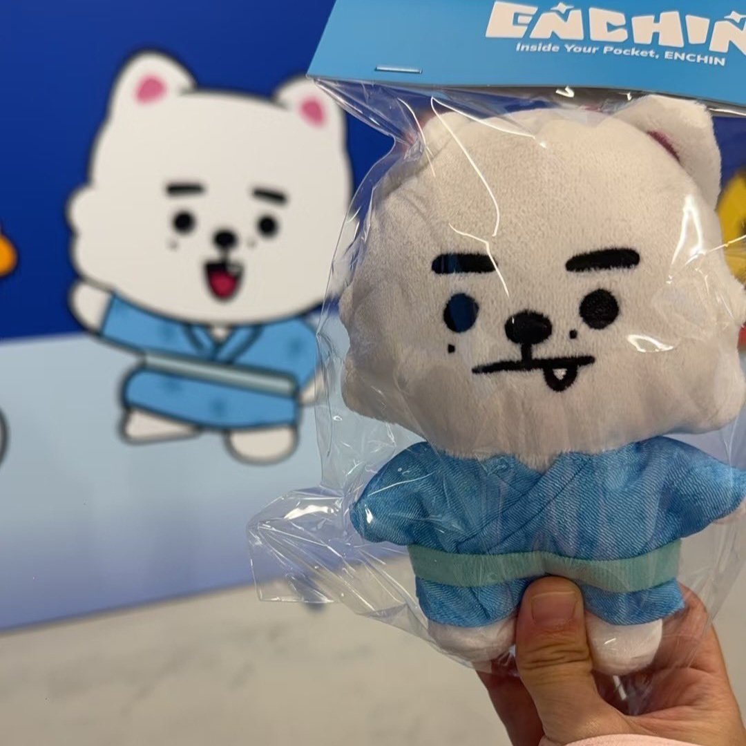 kungyasun's tweet photo. snowe and kishu from the enchin jp pop up HUHUHU THEY LOOK SO CUTE AND THEY GOT SNOWE'S CHEEKIES PERFECTLY I'M JEALOUS 😭😭😭🩷🩵🩷🩵🩷🩵🩷 https://t.co/mJT9fdIooK