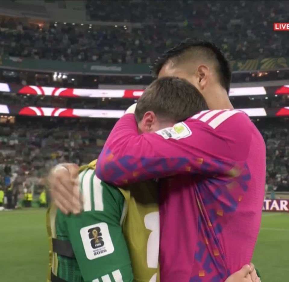 hoon_emo's tweet photo. Armando que estuvo conforme con ser suplente, Armando que dio todo en esos 10min, Armando que cantaba el himno a todo pulmón, Armando que era el primero en felicitar un gol, Armando que apoyaba a sus compañeros https://t.co/TBvshJ1wVj